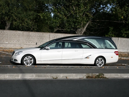 Închirierea autovehiculelor funerare de lux